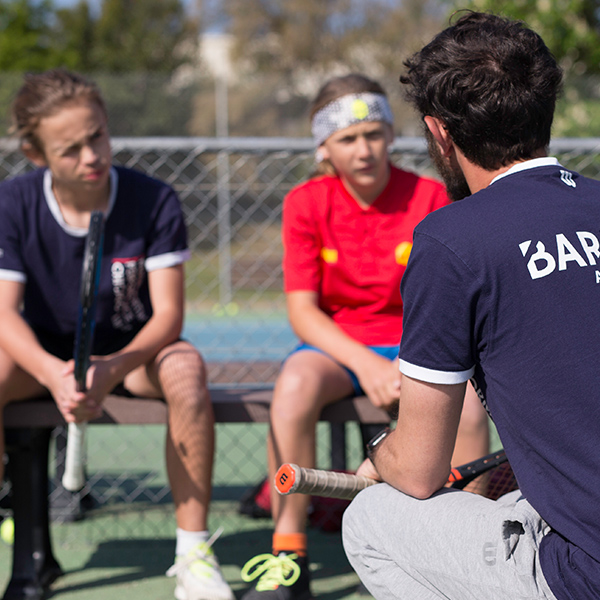 entrainement suivi par le coach de l'academie de tennis Alain Barrere